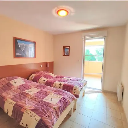 Familial Au Centre Du Village - Campanule