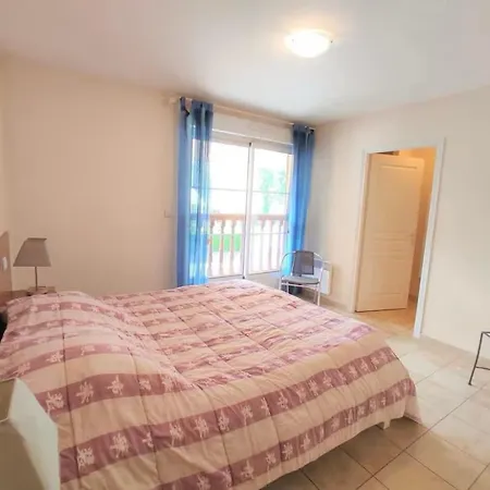 Familial Au Centre Du Village - Campanule