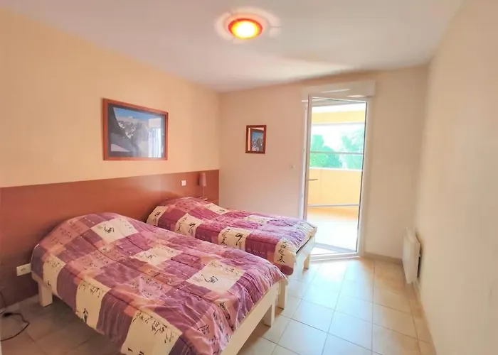 Familial Au Centre Du Village - Campanule