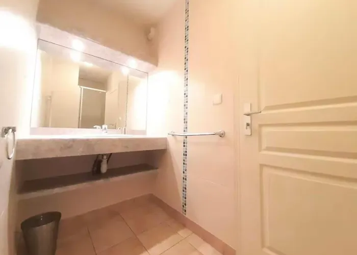 Familial Au Centre Du Village - Campanule 아파트 *