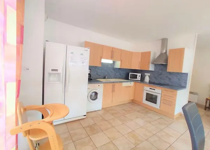 Familial Au Centre Du Village - Campanule