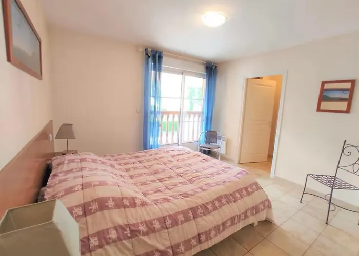 Familial Au Centre Du Village - Campanule