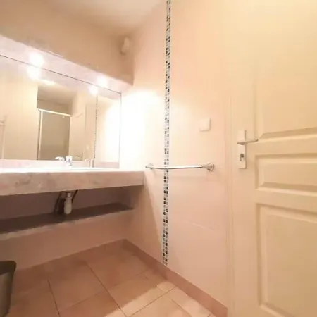 Familial Au Centre Du Village - Campanule Апартаменты *